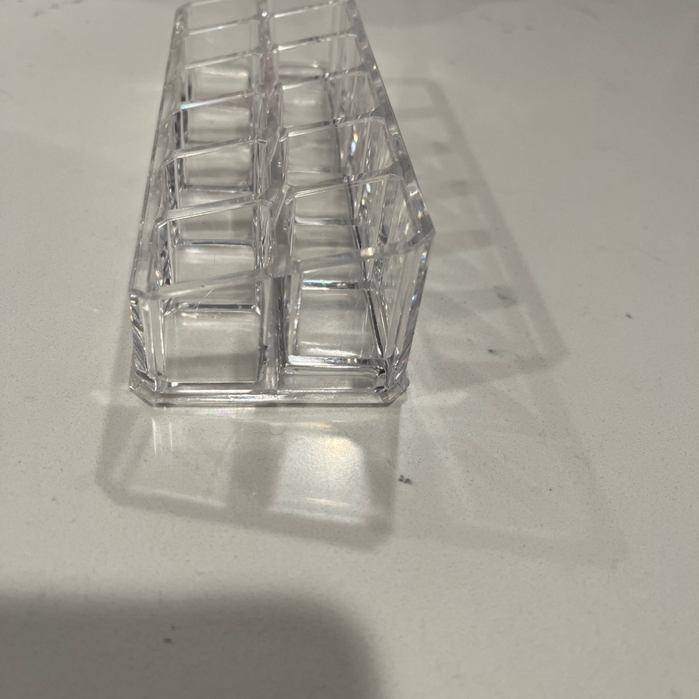 Clear Lip Organizer! - Picture 5 of 9